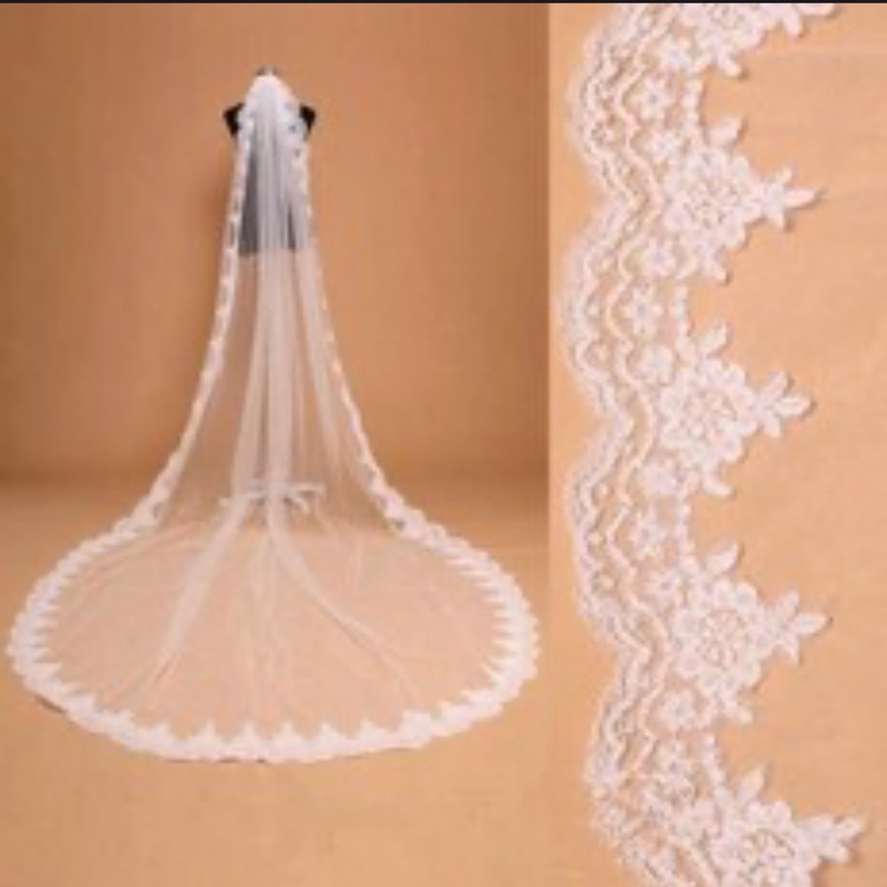 Elegant White Lace Bridal Veil